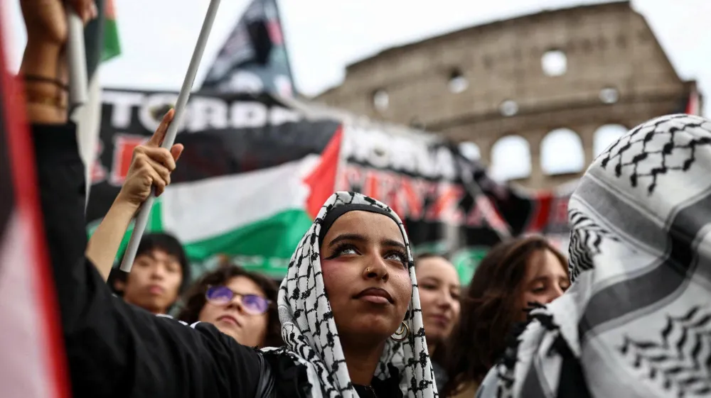Hàng chục nghìn người Ý xuống đường phản đối chiến tranh, ủng hộ Palestine