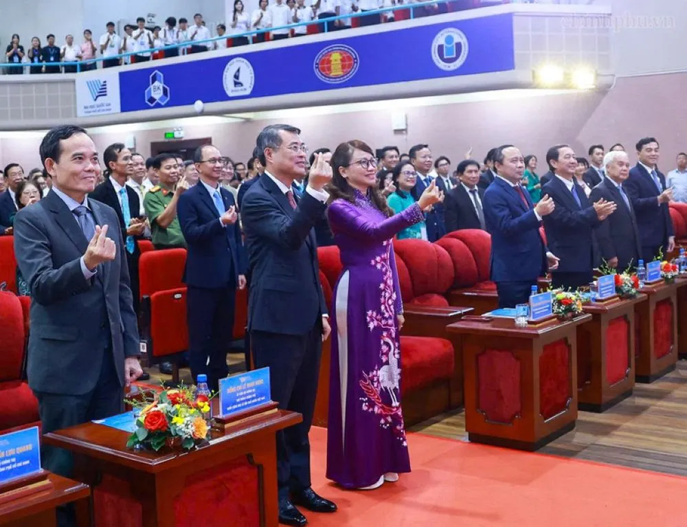Thủ tướng: Trao cơ chế vượt trội để phát triển đại học quốc gia đẳng cấp thế giới